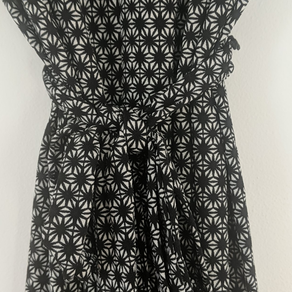 H&M black flower print dress - Picture 5 of 7